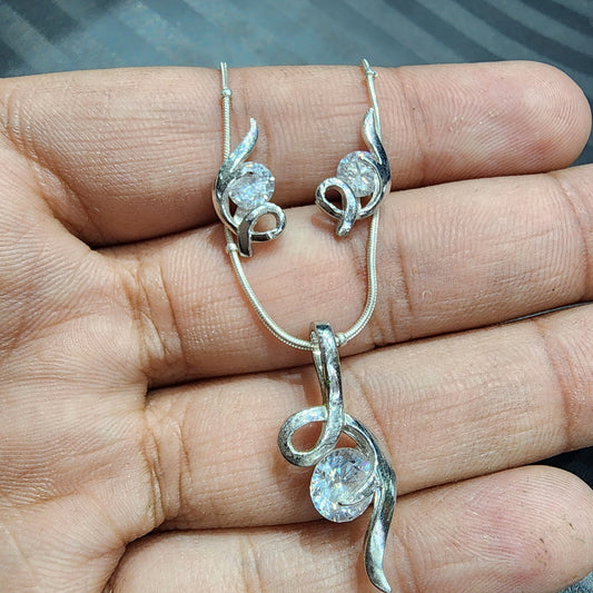 "Sparkling Square Diamond Pendant Set"