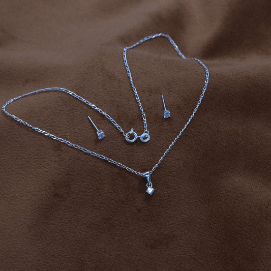 Shimmering Solitaire Pendant Sets